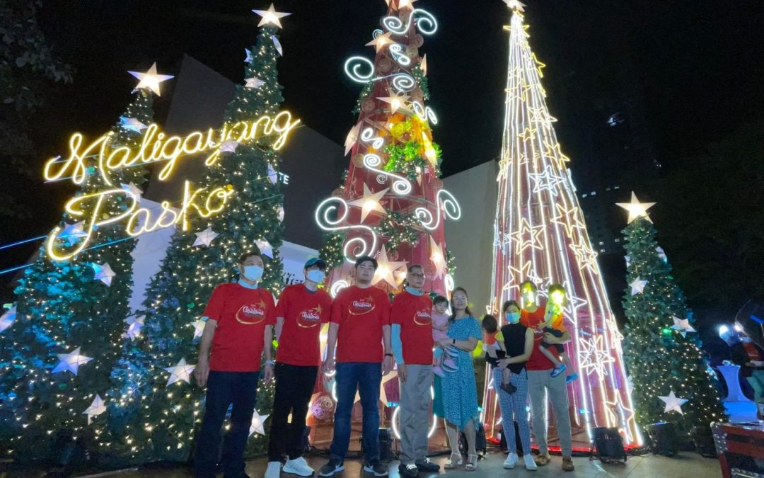 Taft East Gate celebrates Christmas traditions with tree lighting ceremony